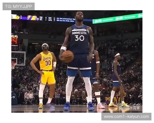 朱利叶斯-兰德尔中投防守板遭削弱，实用性不升反降